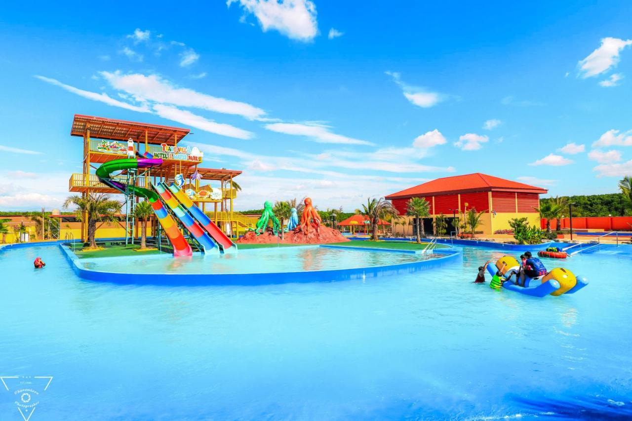 Trang Villa Hotel And Water Park Exterior photo